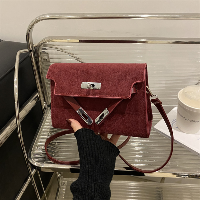 春季新款时髦潮流斜挎凯莉包