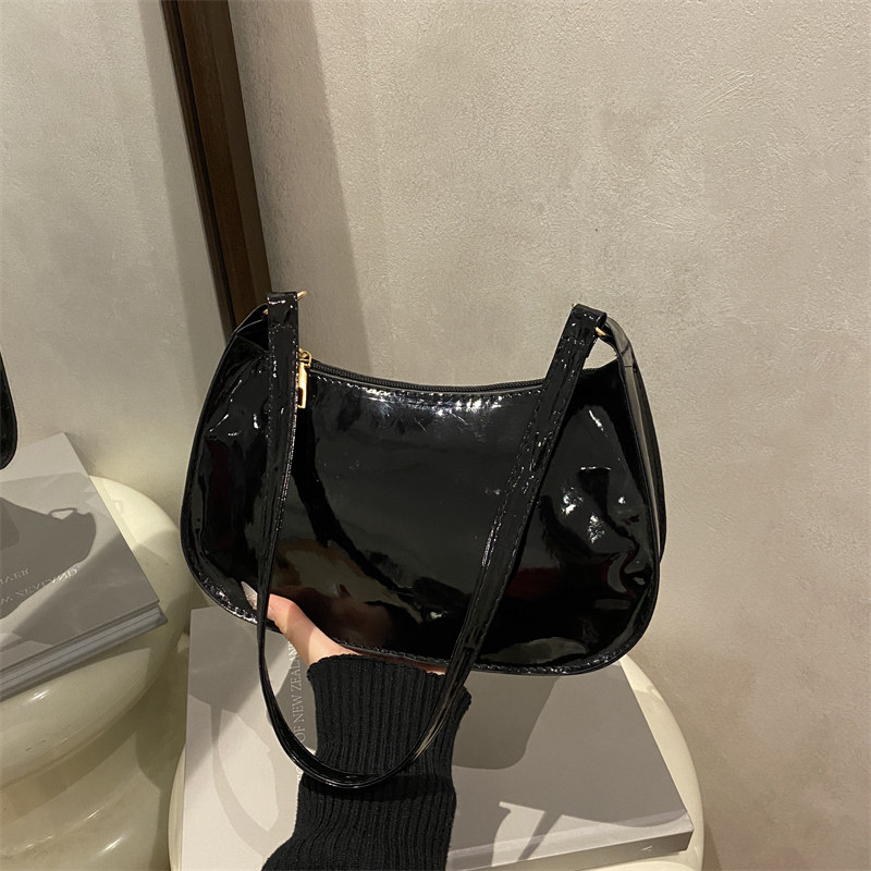 流行时尚纯色小方包2025冬季新款韩版简约单肩腋下手提包包女包潮