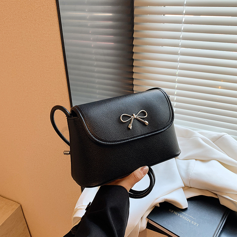 韩国小众腋下包包女2024新款时尚文艺法棍包高级感复古单肩斜挎包