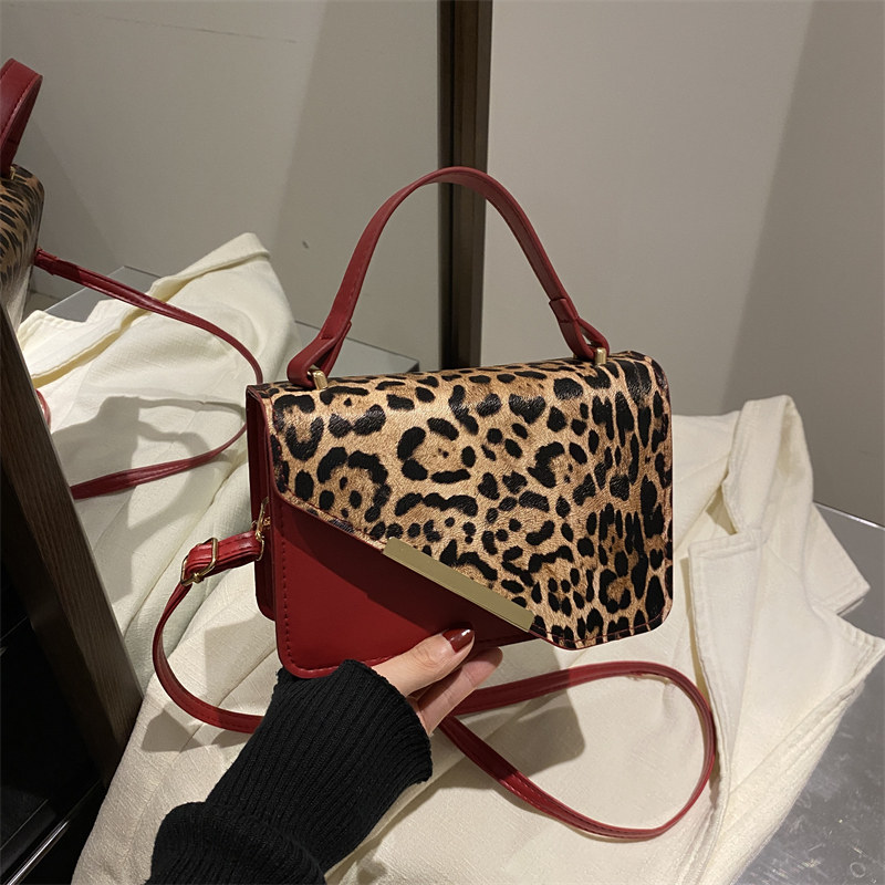 2025新款时尚百搭单肩斜挎包高级感小众设计腋下包包女豹纹手提包,箱包皮具/热销女包/男包,小方包,淘宝优惠券,粉丝福利购,淘宝优惠卷