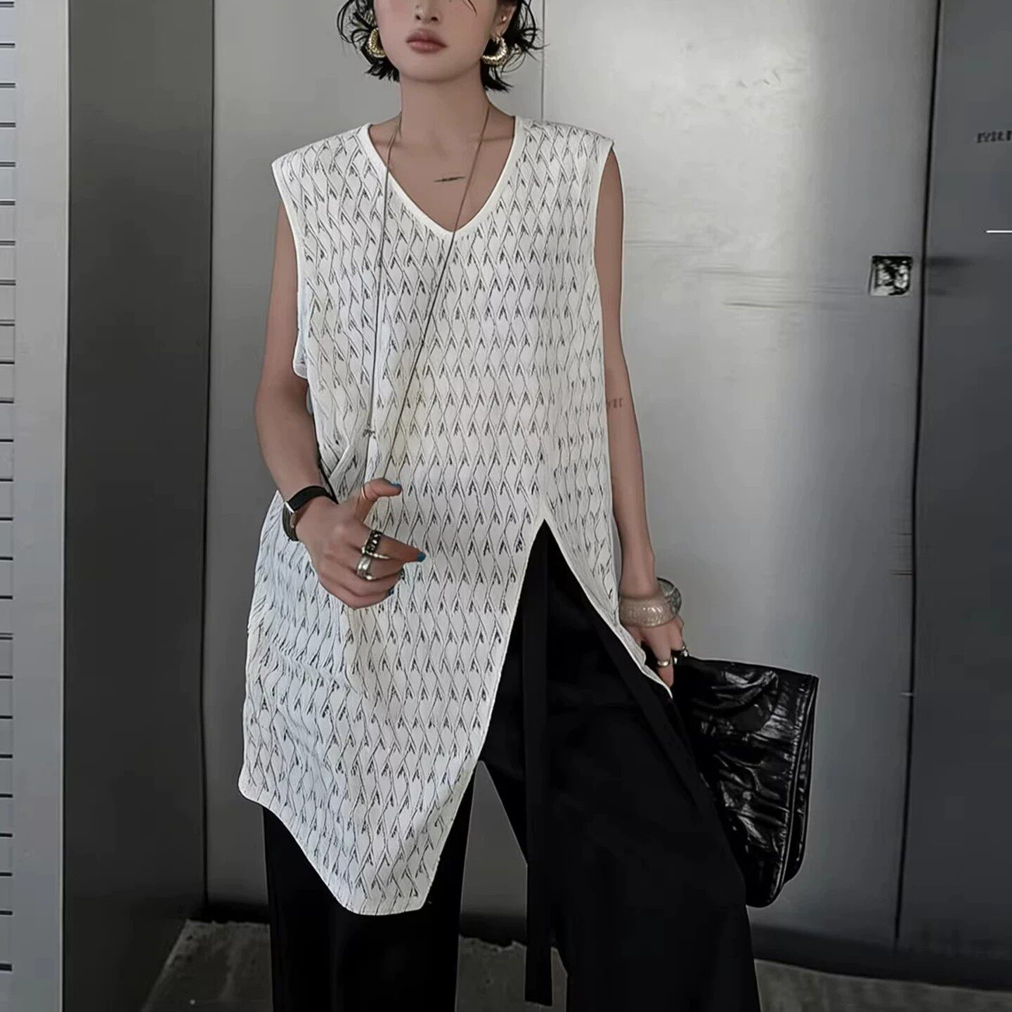 夏季凉爽无袖背心女2026新款宽松透气缕空蕾丝开叉设计感中长上衣