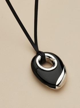 重工黑玛瑙吊坠皮绳长款项链女小众设计高级感简约百搭双面毛衣链
