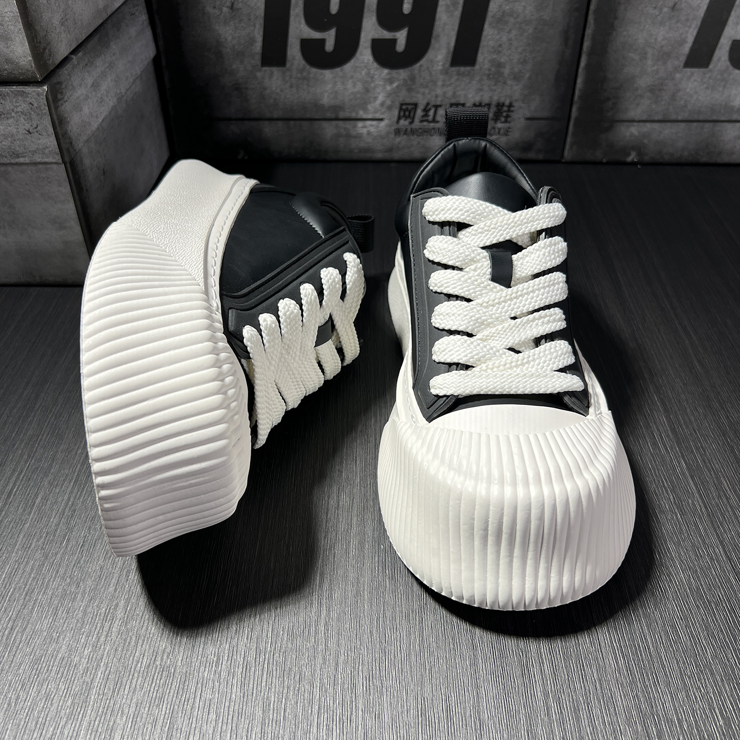 2025新款秋季轻奢时尚休闲板鞋