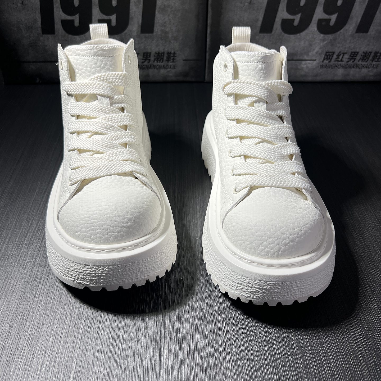 男鞋2025新款冬季男士马丁靴中筒英伦风系带厚底百搭潮流靴子短靴