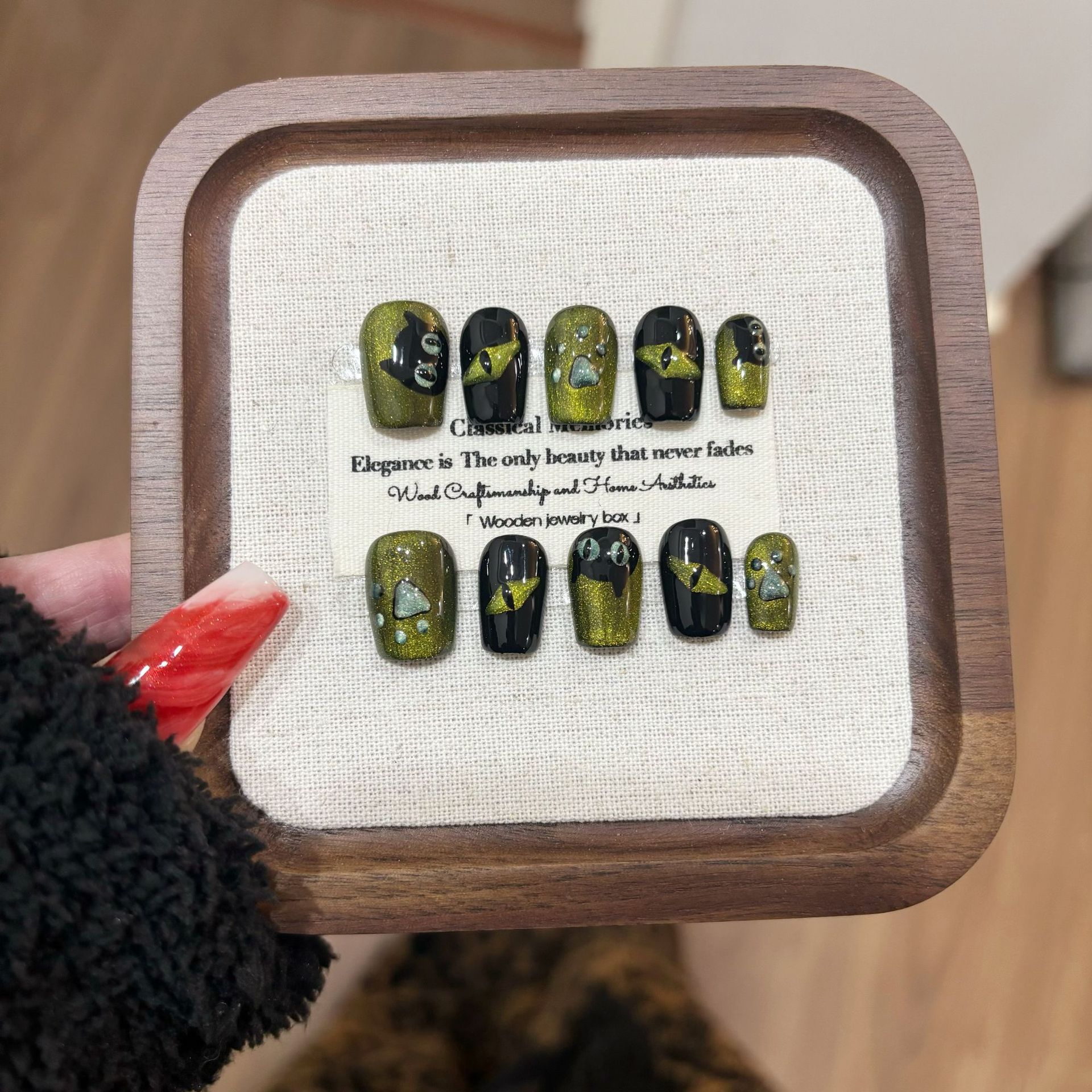 秋冬女士高级感猫眼穿戴甲可爱风恶魔之眼黑色猫咪冰透纯手工甲片