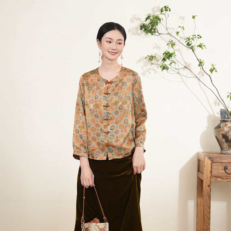 布符秋季新品锦绣团花纹灯笼袖花扣上衣中式手工盘扣女装