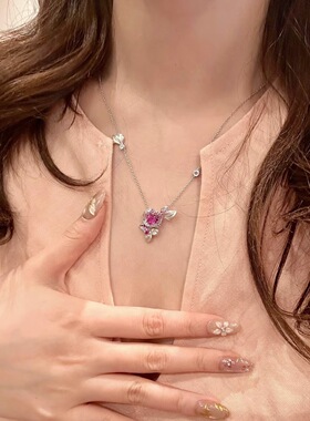 拉丝玫瑰花项链女轻奢气质红刚玉山茶花老钱风镶钻吊坠女