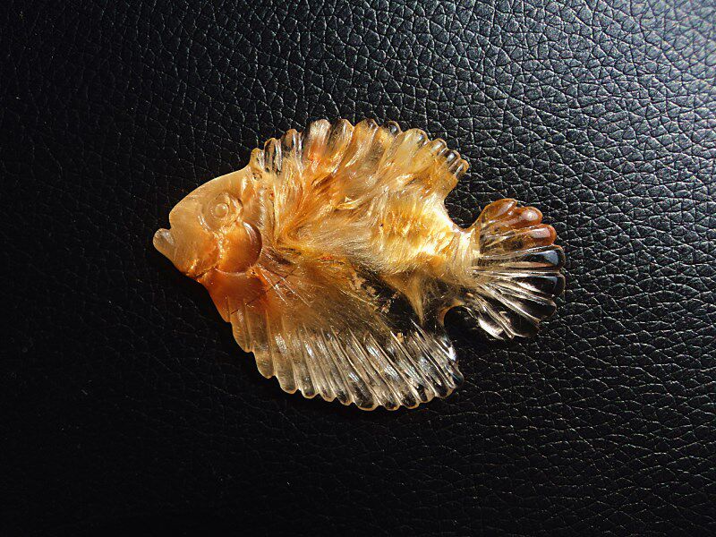 中国水晶矿石天然钛晶金发晶蝴蝶发小鱼吊坠 高61×43×5mm15.5g