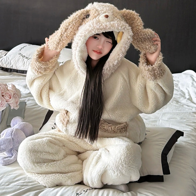 女孩甜美可爱毛绒连帽家居服套装