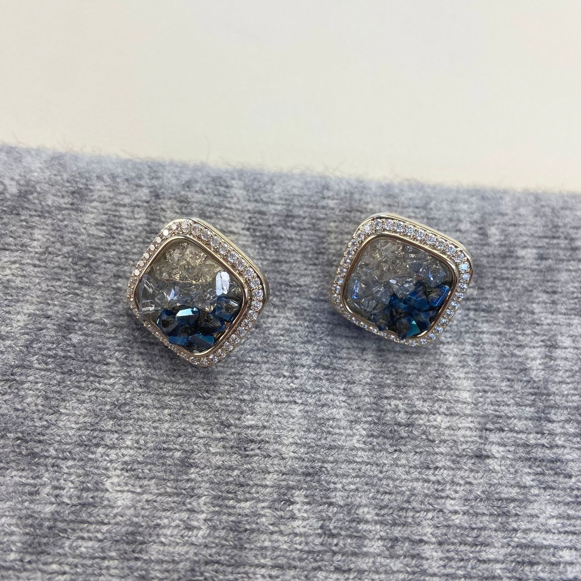 蓝色水晶方形耳钉女2025新款爆款轻奢气质大气银针耳环高级感耳饰