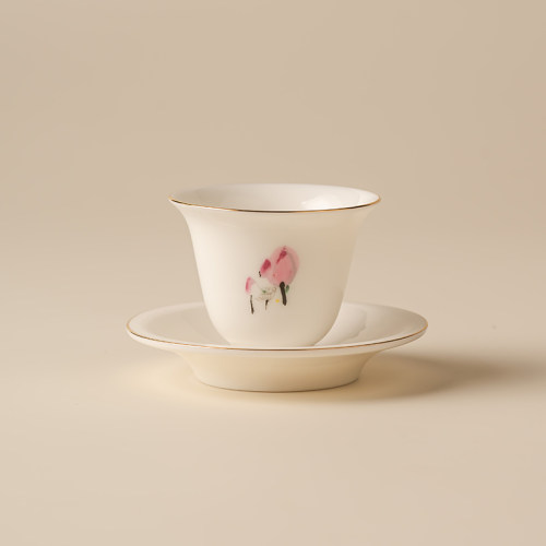 白瓷釉上彩荷花描金品茗杯