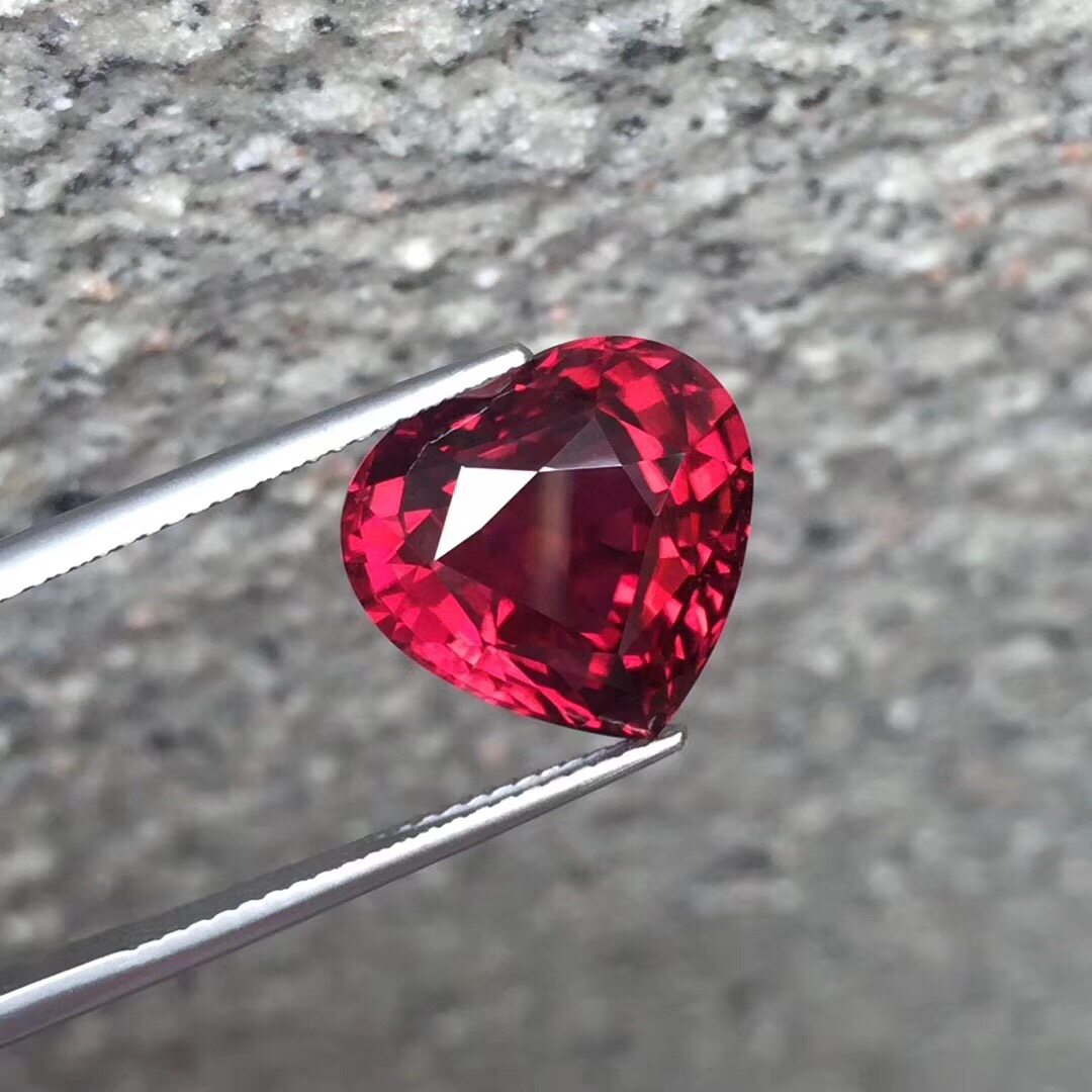 天然碧玺戒面卢比莱碧玺戒面晶体玻璃体鲜艳亮色卢比莱碧玺戒面