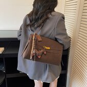 2026春季 单肩包 咖色带挂件女锁扣2026年夏季 新款 女性均码