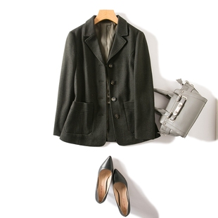 领垂坠羊毛面料中长外套西装 立体剪裁四粒扣设计小西装 型很棒 版