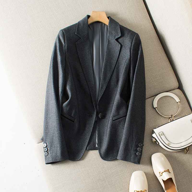 高端 精英通勤中性灰口袋细节点缀垫肩修身西装+九分西裤套装女春