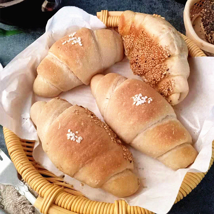 盐可颂黑麦面包无糖精轻油法式黄油卷主食咸味健康餐包海盐面包