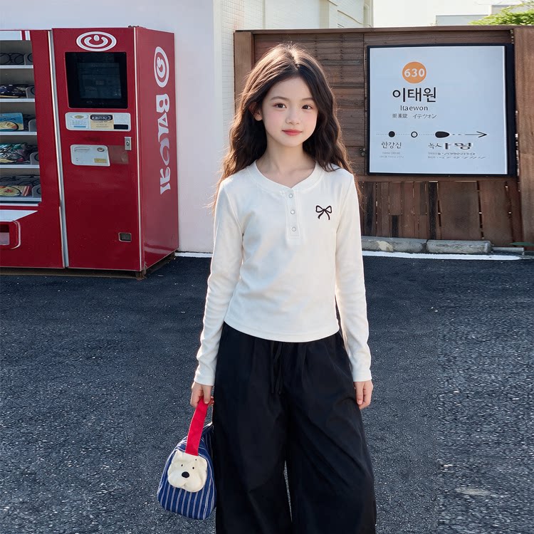 女童圆领长袖白色蝴蝶结T恤