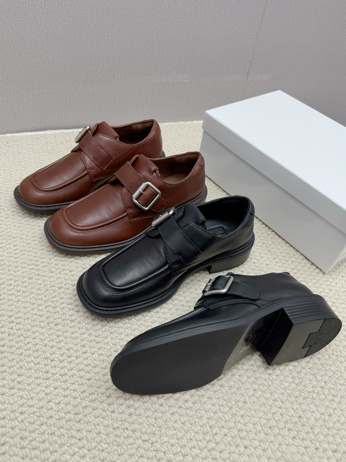 Blair Eadie 2025新款真皮方头平底单鞋女休闲单鞋中跟单鞋真皮