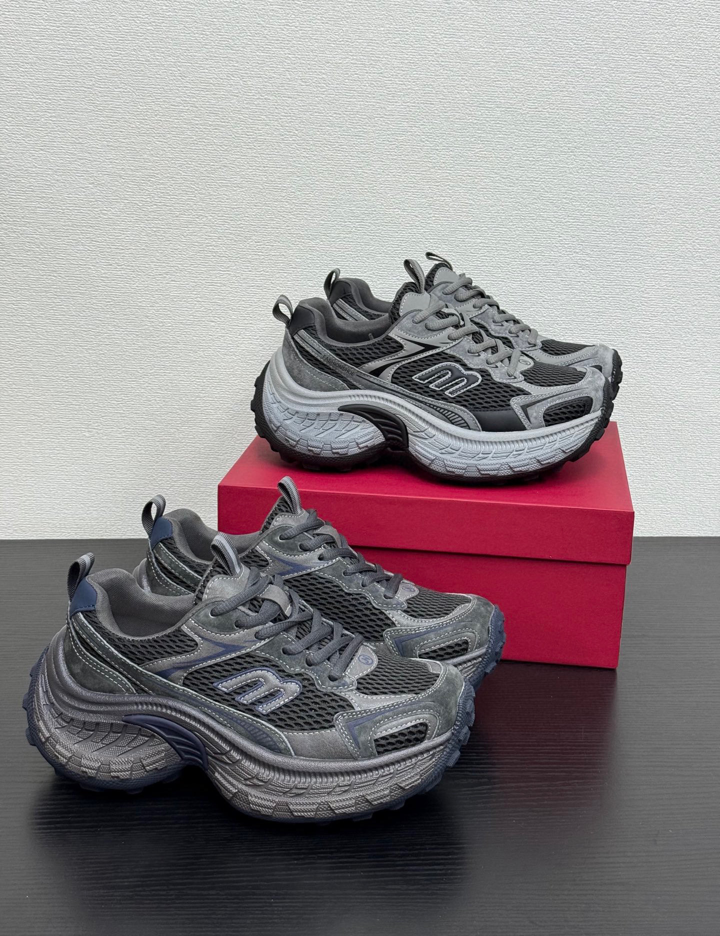 Blair Eadie 2025新款复古棕做旧黑金币乐福鞋女一脚蹬时尚小皮鞋