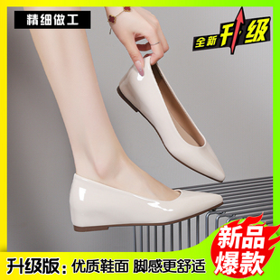 内增高豆豆鞋女夏漆皮尖头小码坡跟单鞋女四季平底气质软底工作鞋