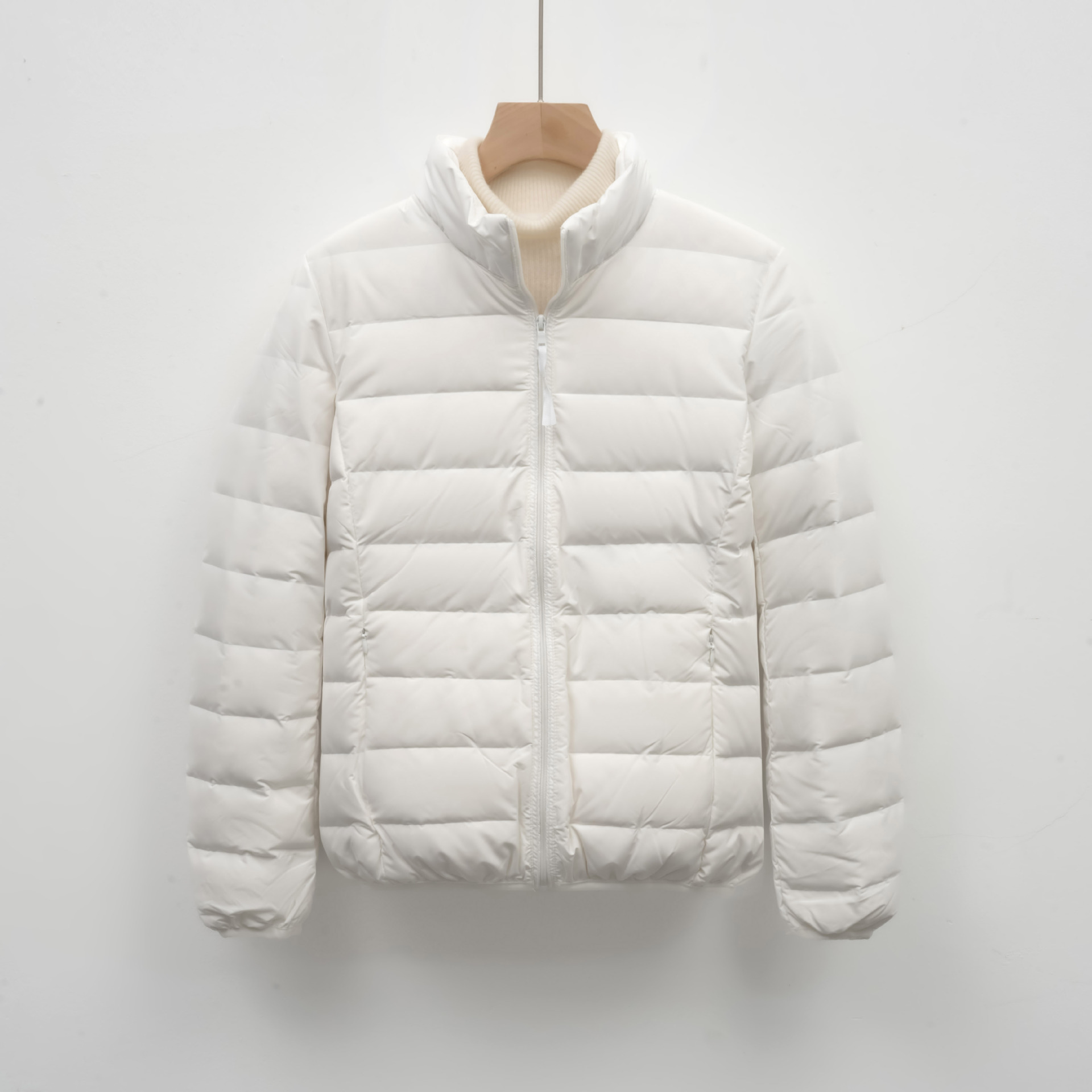 寒冬思羽女式90绒女装立领无缝压胶羽绒服短款轻薄新款简约外套