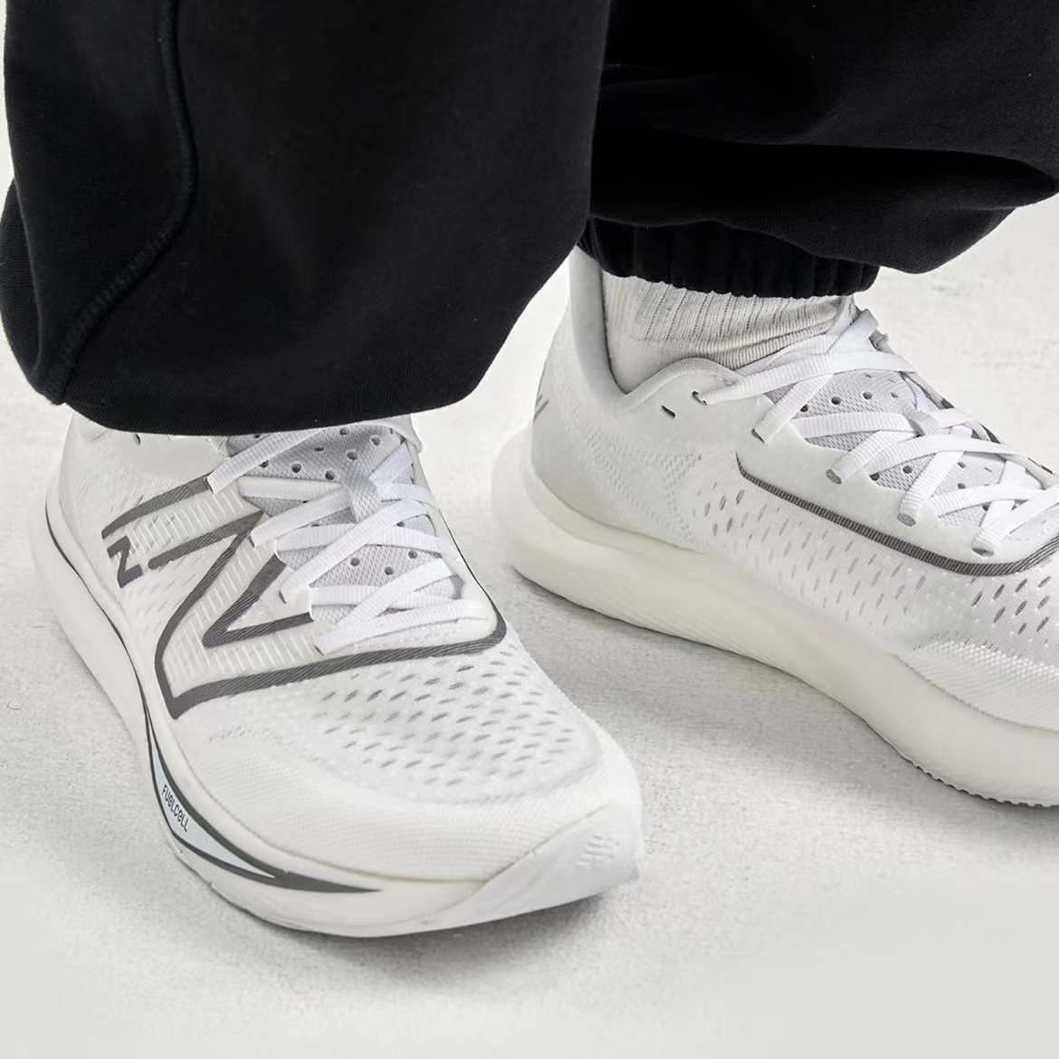 NEWBALANCE男女同款跑步鞋