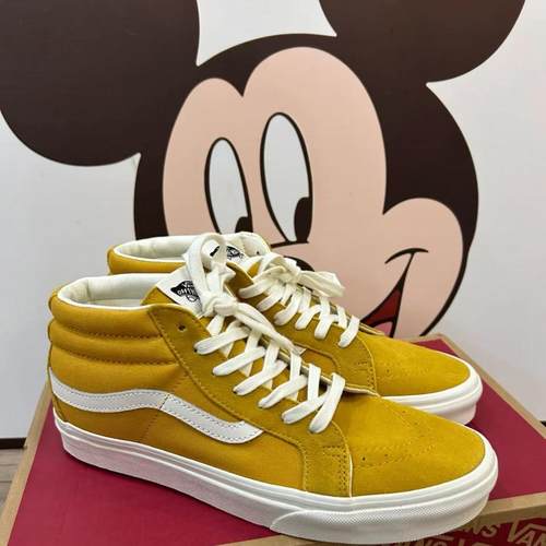 VANS系带运动中帮板鞋