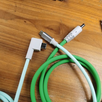 和汇锋行者酷态科140W移动电源线