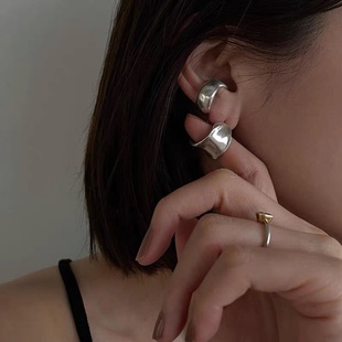 松本惠奈同款简约锤纹弧形耳环气质不规则宽面光面c型圈圈耳饰钉