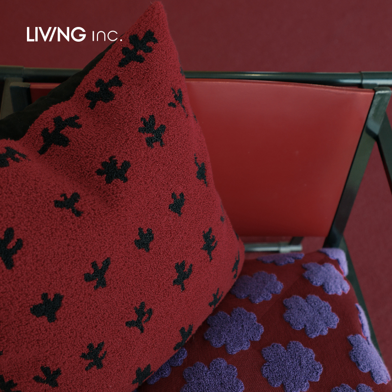 LIVING inc.礼赞新生 中古红色客厅沙发抱枕高级感设计可爱靠背垫