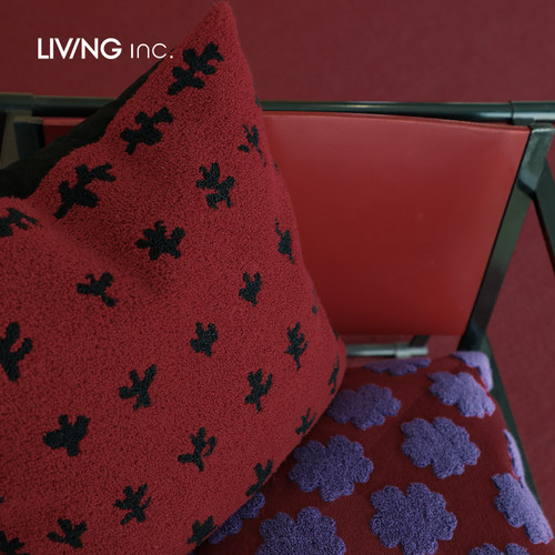 LIVING inc.礼赞新生 中古红色客厅沙发抱枕高级感设计可爱靠背垫