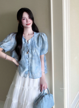 DARA ROSE-法式浅蓝色晕染花色小众设计款系带小衫SV2466