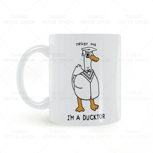 TRUST ME I AM A DUCKTOR谐音博士毕业生礼物礼品杯子马克杯