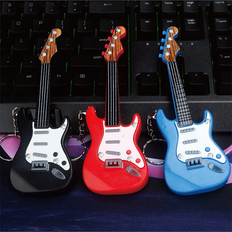 仿真迷你小吉他玩具摆件尤克里里钥匙扣乐器礼物创意箱包饰品挂件