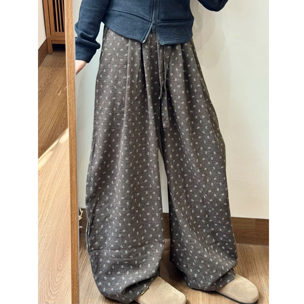 今年流行的咖色弯刀休闲裤女款慵懒风显瘦阔腿裤大码胖mm碎花裤子