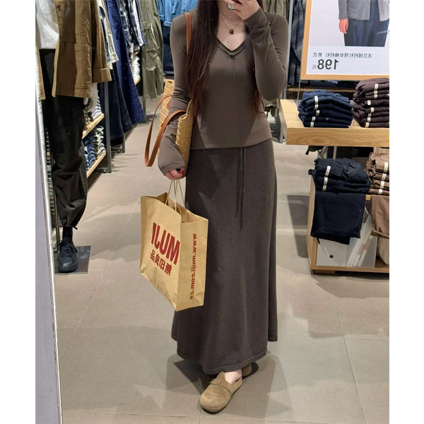 胖mm大码半身裙女秋季2025流行新款巨好看显瘦灰色长裙a字伞裙子