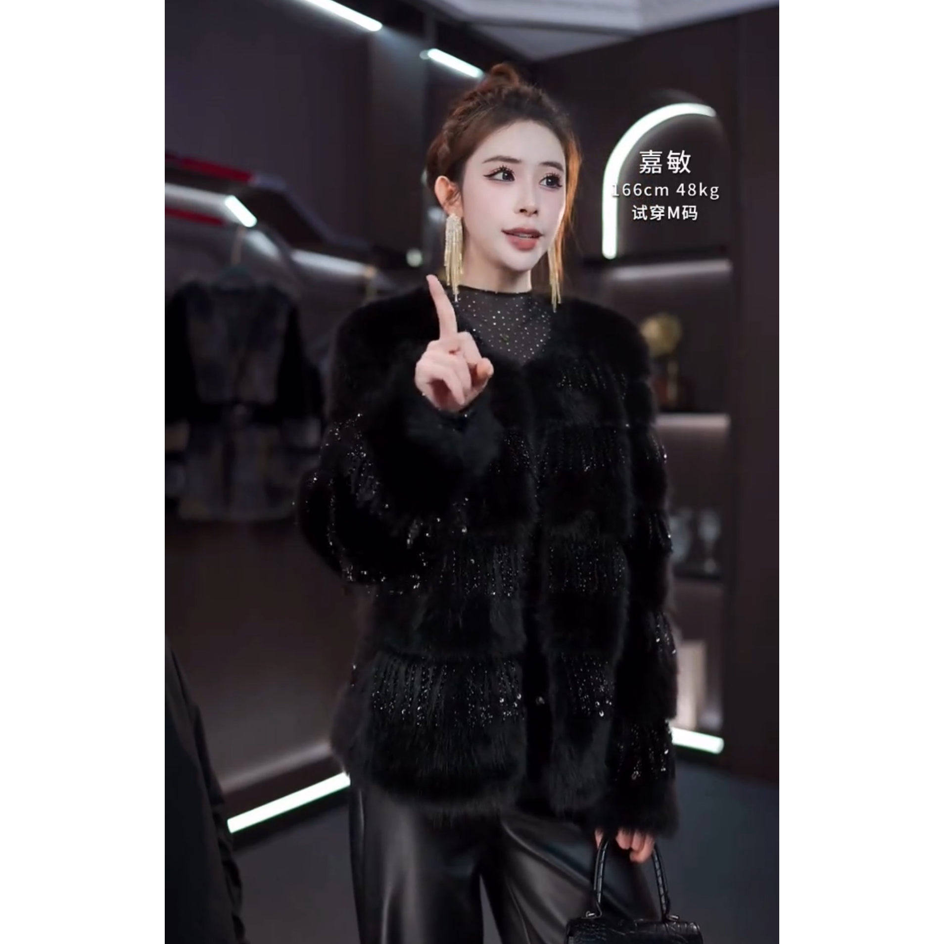 欧货轻奢黑色流苏毛毛外套女2025冬季宽松显瘦气质百搭保暖短外套,女装/女士精品,皮草,淘宝优惠券,粉丝福利购,淘宝优惠卷