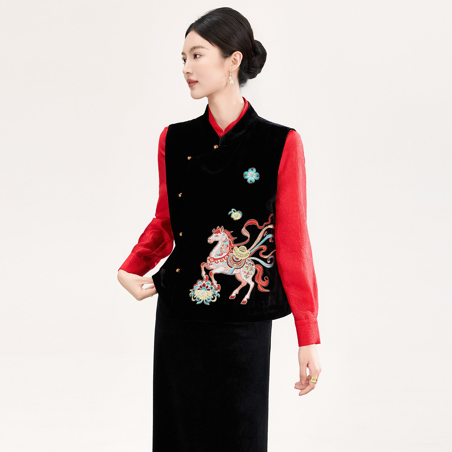 深圳南油新中式真丝丝绒马上有钱刺绣斜襟时尚马甲女春款新品南油,女装/女士精品,马夹,淘宝优惠券,粉丝福利购,淘宝优惠卷