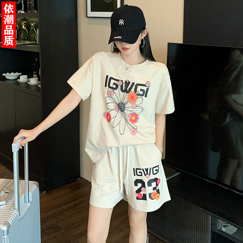 三亚旅游穿搭短袖运动套装女夏日花朵字母欧货减龄宽松短裤两件套