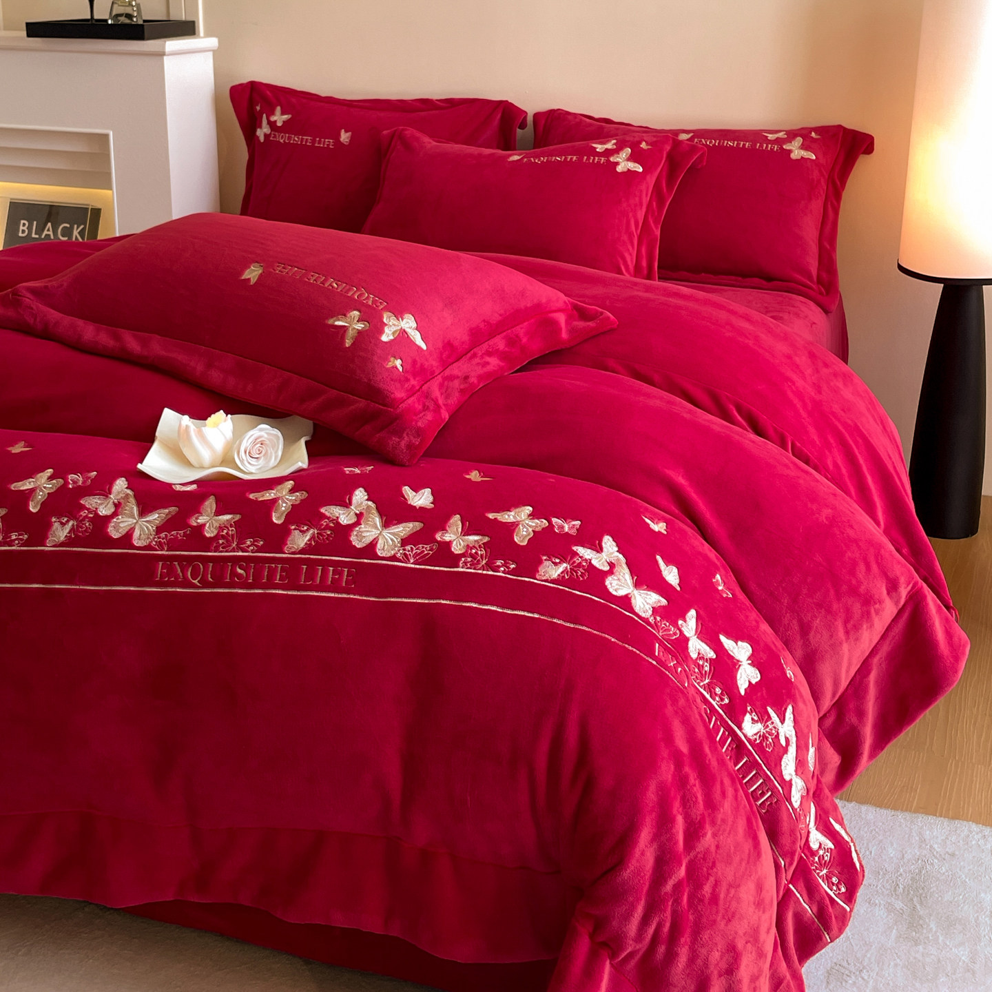 秋冬季婚庆牛奶绒床盖四件套双面加厚蝶舞刺绣珊瑚绒被套结婚床品