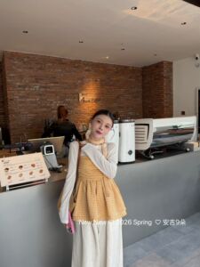 正品实拍2026夏季新款修身显瘦褶皱荷叶边设计感格子抹胸衬衫背心