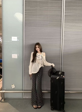 九月家【机场甜心】米白色印花绑绳防晒T恤/灰色波点休闲裤套装潮