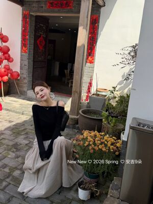 正品实拍2026春夏新款韩版洋气漏肩设计感不规则显瘦长袖T恤上衣