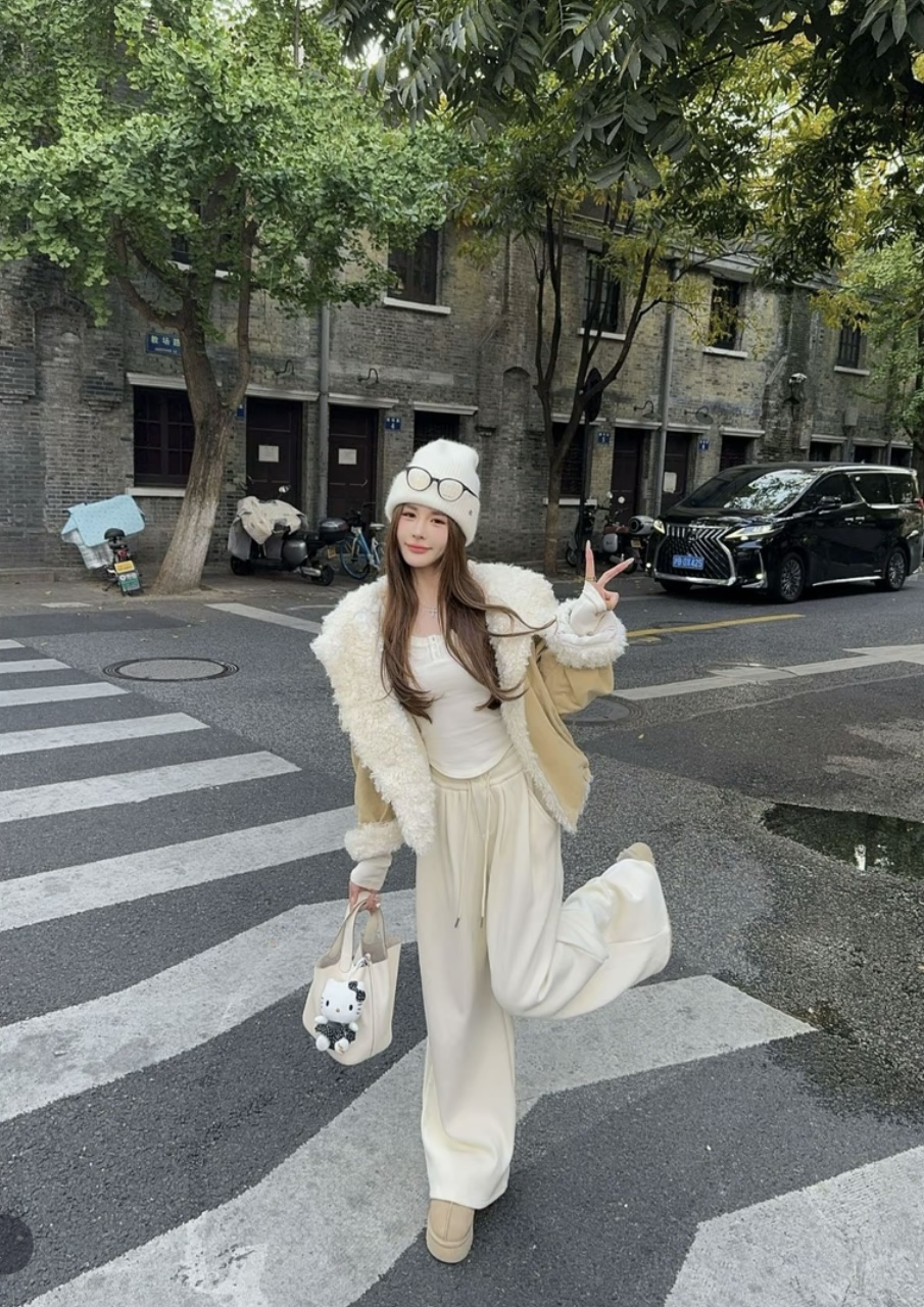 韩国东大门2025冬季新款韩版宽松休闲翻领短款羊羔毛皮毛一体外套