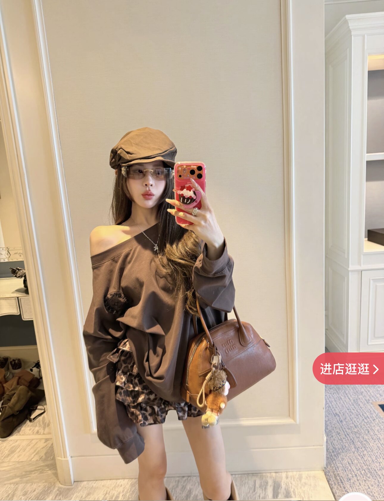 九月家【古早辣妹】咖色拉肩梵文字母T恤/咖色雪纺蕾丝边豹纹裙裤
