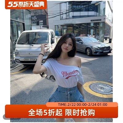 五折福利。         新款时尚百搭显瘦漏肩字母印花短袖T恤上衣潮
