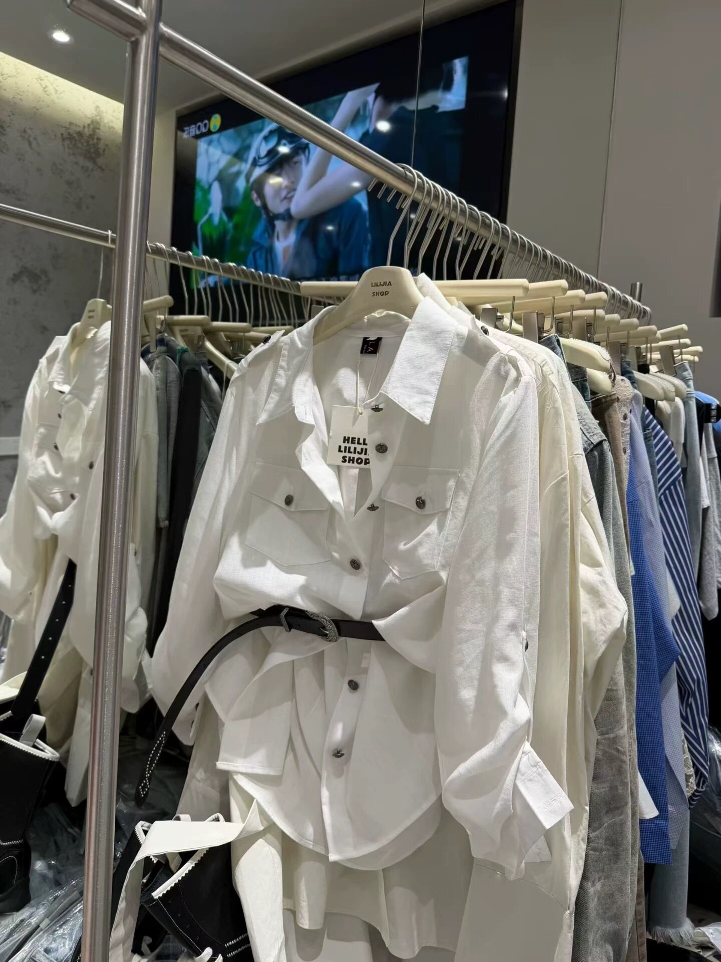 正品2026春季新款韩版宽松百搭休闲衬衫女时尚翻领配腰带长袖上衣