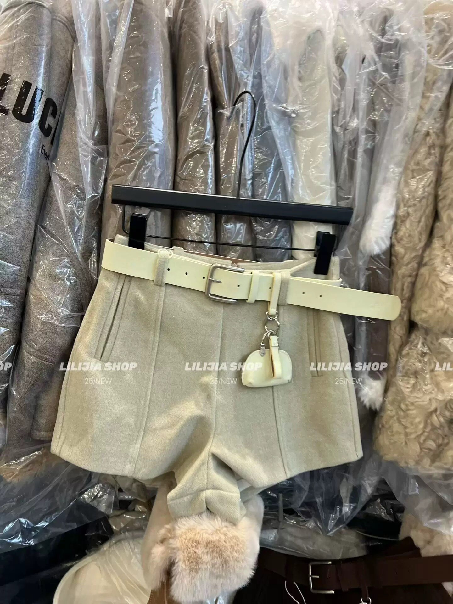 韩国东大门2025冬季新款韩版休闲高腰显瘦百搭配腰带a字型短裤潮