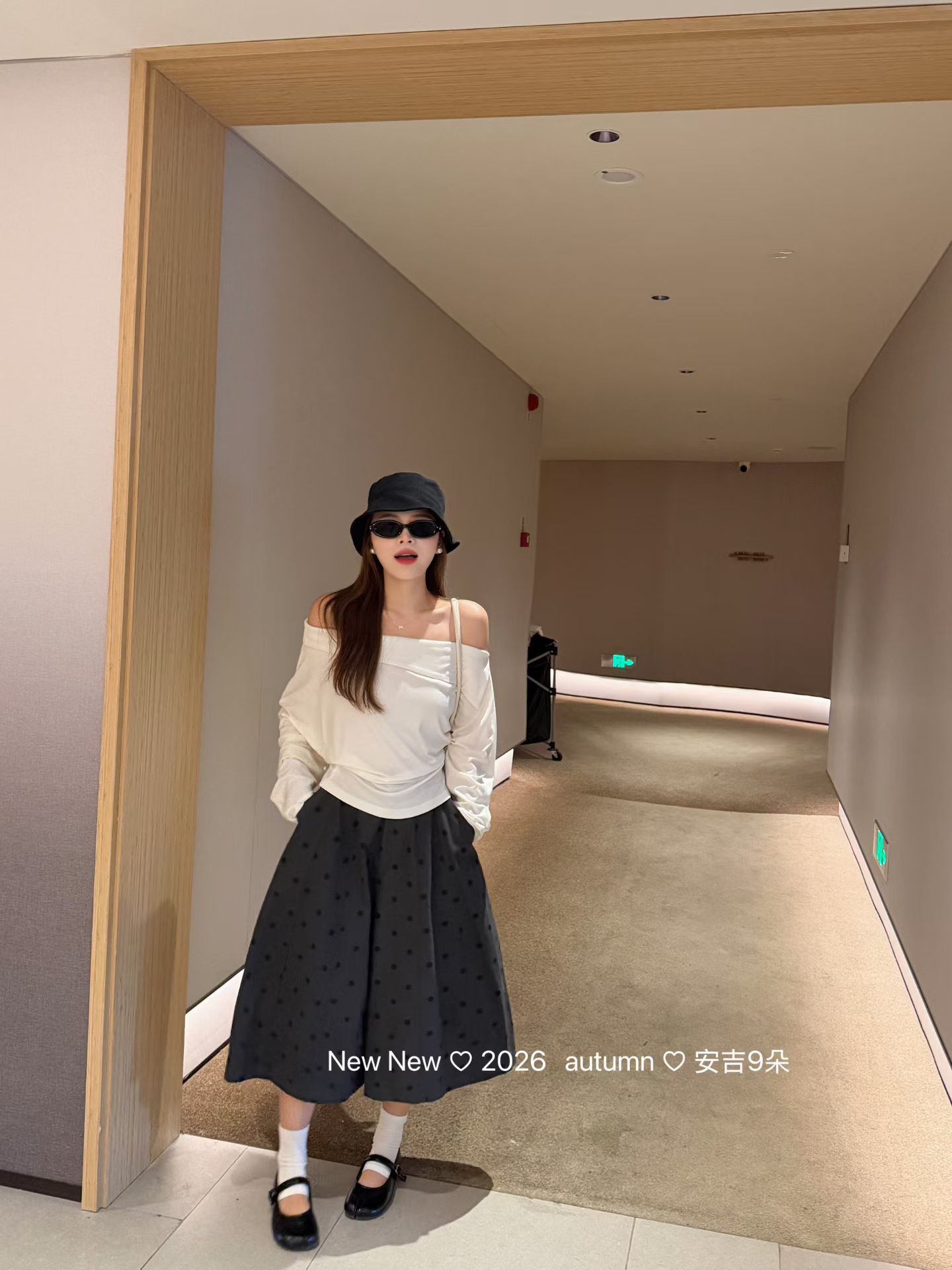September 九月家 漏肩洋气设计感收腰显瘦长袖T恤秋季新款上衣潮