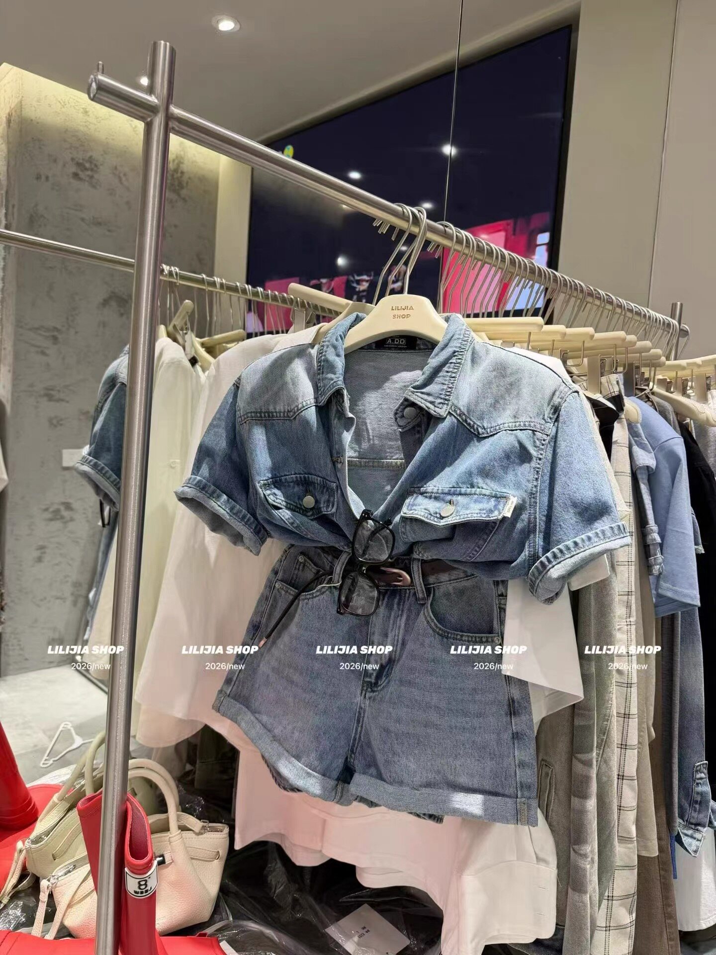 正品实拍2026春季新款韩版时尚百搭显瘦牛仔衬衫+短裤两件套女潮